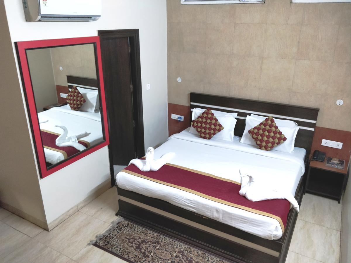 Hotel Jinendra Palace Jaipur Eksteriør billede