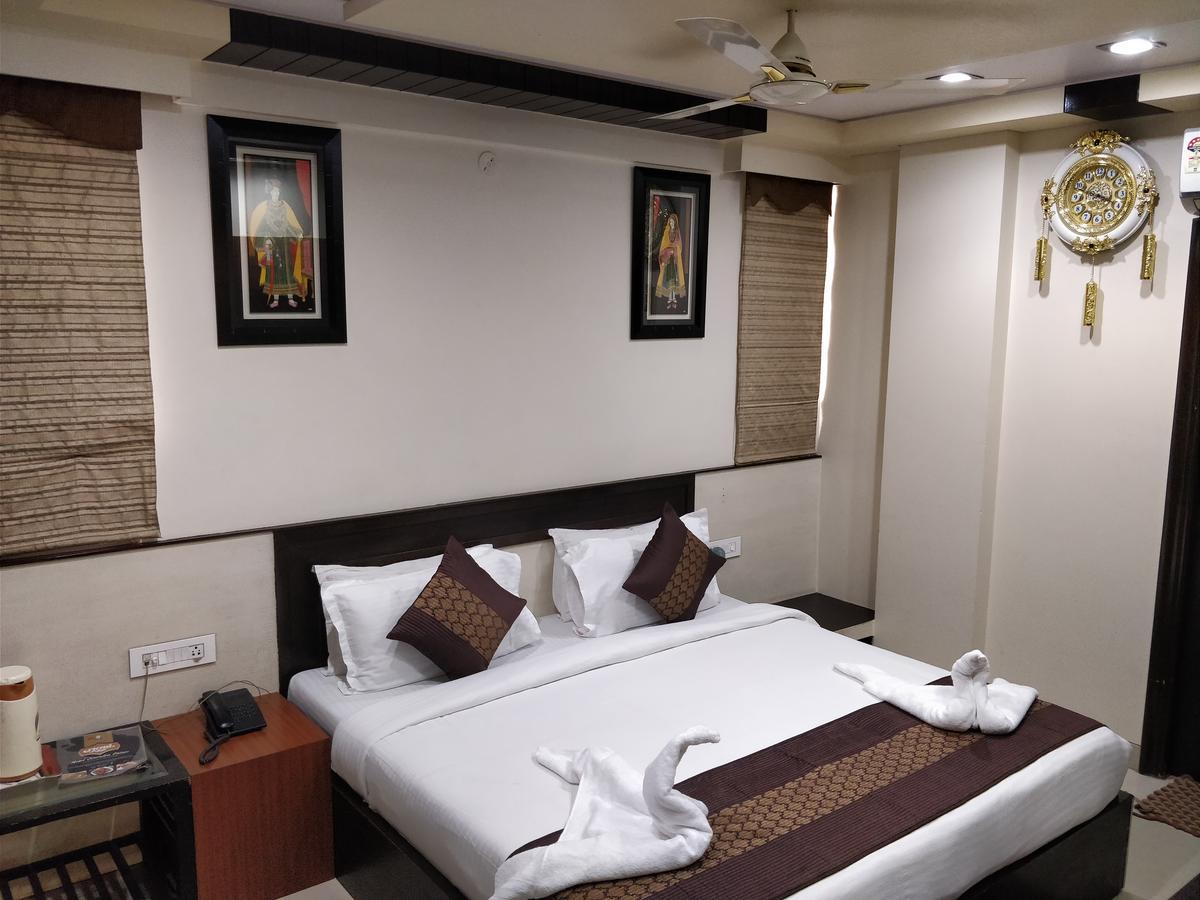 Hotel Jinendra Palace Jaipur Eksteriør billede